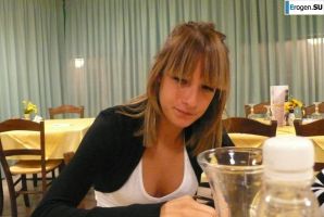 Красивая девушка, отличная фигура. Эскиз 1