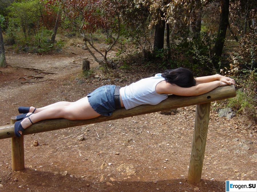 Low-handed brunette. Part 2. Photo 34