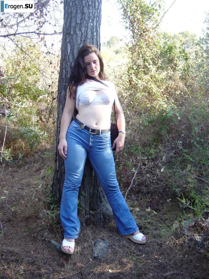 Low-handed brunette. Part 2. Photo 7