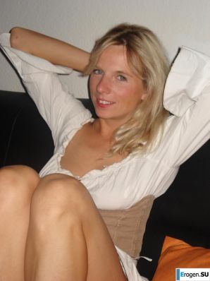 Желанная зрелая немка позирует для своего мальчика. Часть 2. Эскиз 40