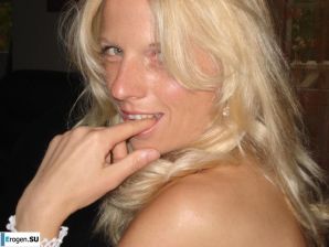 Желанная зрелая немка позирует для своего мальчика. Часть 2. Эскиз 6