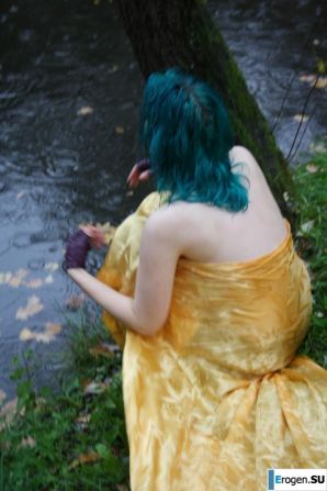 Eve in the park. Thumb 20