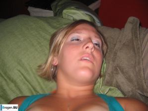 Девушка пончик и её личные фото. Эскиз 7