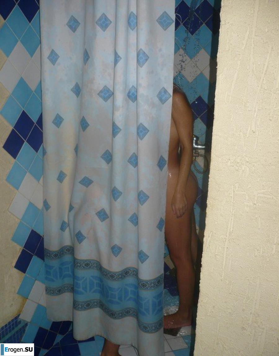 Sexy MILF hanging out. Photo 23