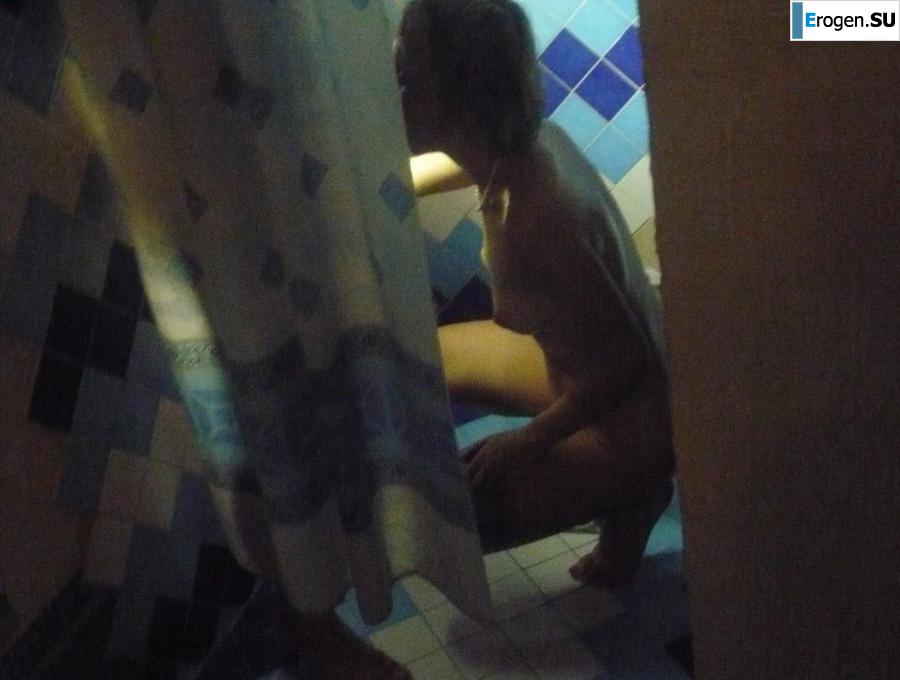Sexy MILF hanging out. Photo 24