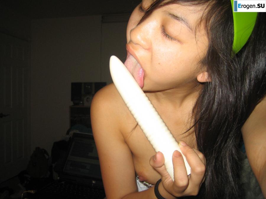 Азиатка развлекается дома. Часть 2. Фото 23