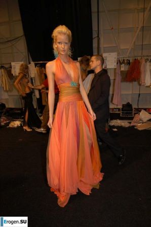 Dressing rooms, latrines, changing rooms for models. Thumb 29