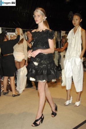 Dressing rooms, latrines, changing rooms for models. Thumb 31