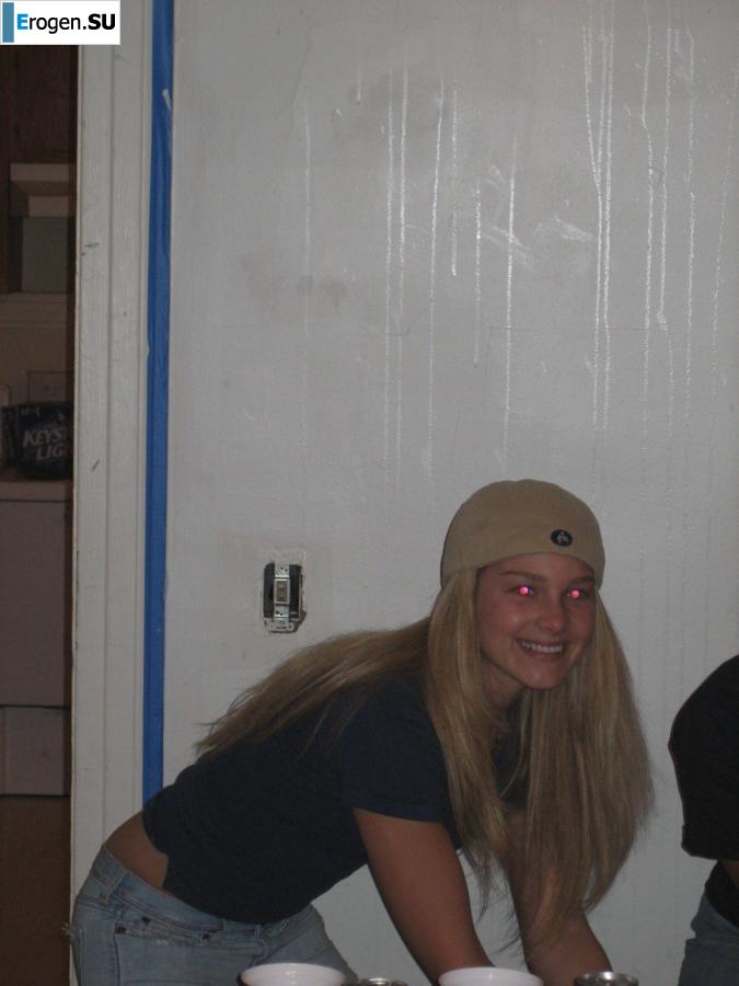 Blonde, muscled and friends. Photo 12