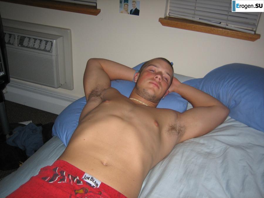 Blonde, muscled and friends. Photo 21