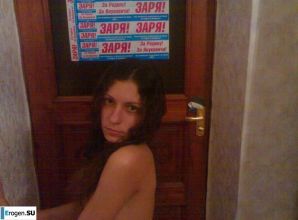 в поддержку Януковича, и на пляже. Эскиз 9