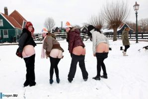 Dutch nudists in winter. Part 2. Thumb 11
