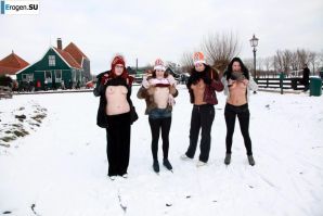 Dutch nudists in winter. Part 2. Thumb 18