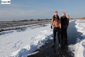 Dutch nudists in winter. Part 2. Thumb 28
