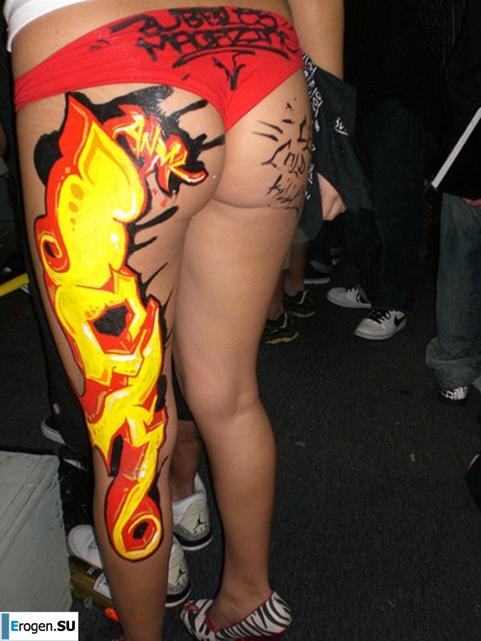 Graffiti on Girls. Photo 12