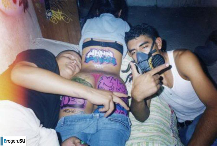 Graffiti on Girls. Photo 13