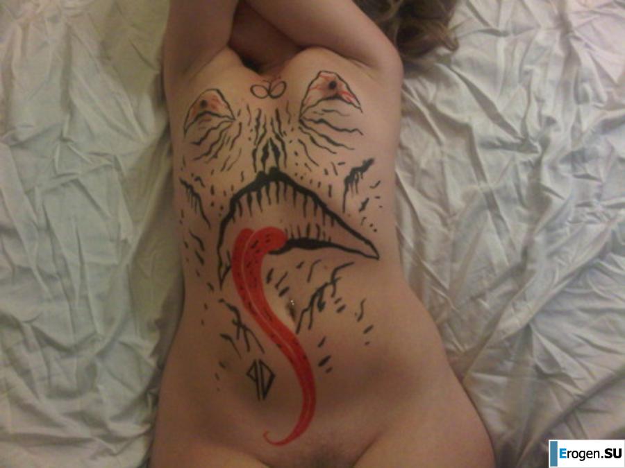 Graffiti on Girls. Photo 23