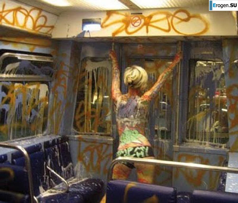 Graffiti on Girls. Photo 31