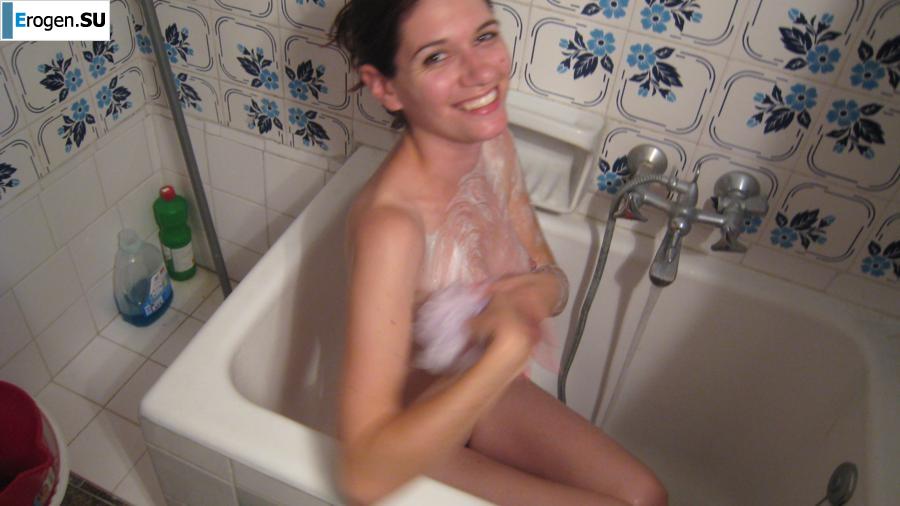 Tall brunette. Photo 49