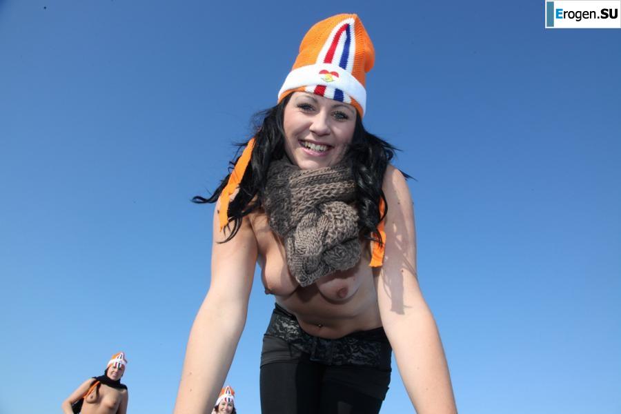 Голландские нудистки зимой. Часть 3. Фото 12