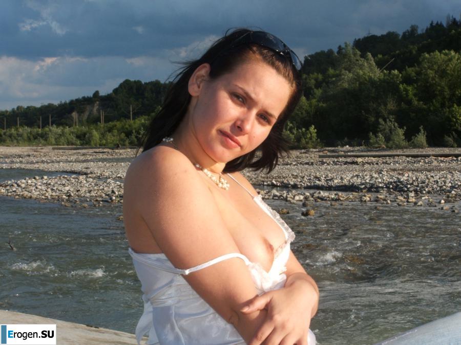 Brunette with forms. Photo 12