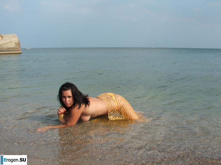 Brunette with forms. Photo 16