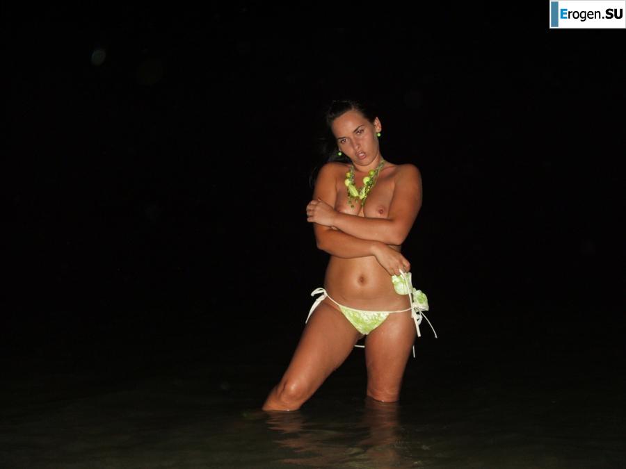 Brunette with forms. Photo 7