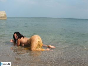 Brunette with forms. Thumb 17