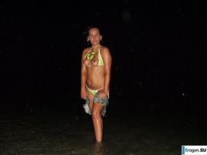 Brunette with forms. Thumb 5