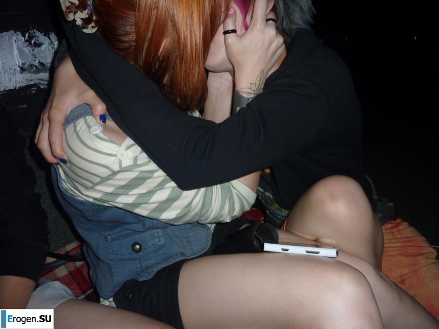 Бухие русские неформалки на крыше. Фото 19