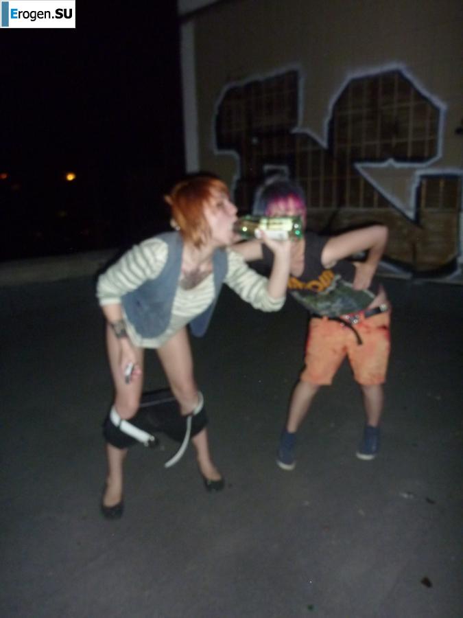 Бухие русские неформалки на крыше. Фото 38