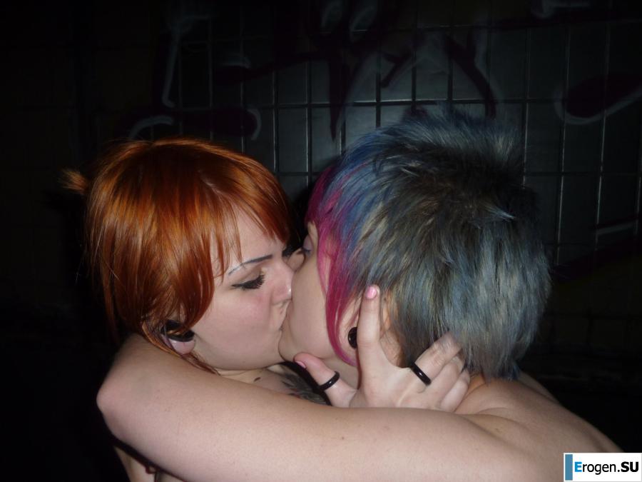 Бухие русские неформалки на крыше. Часть 2. Фото 13