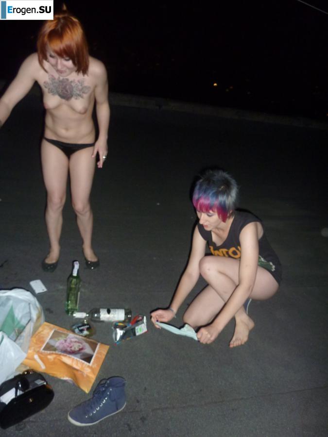 Бухие русские неформалки на крыше. Часть 2. Фото 3