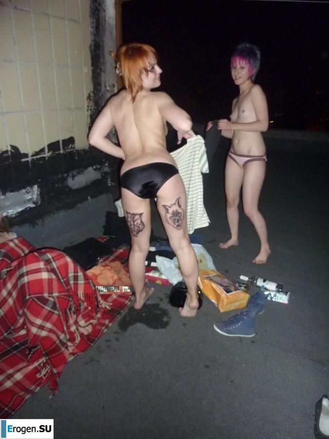 Бухие русские неформалки на крыше. Часть 2. Фото 33