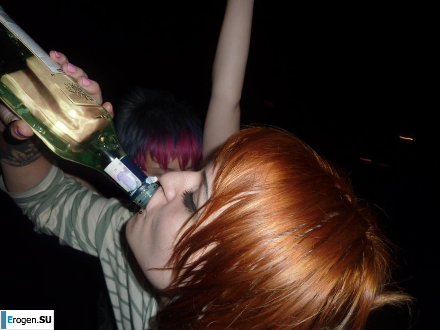 Бухие русские неформалки на крыше. Часть 2. Фото 37