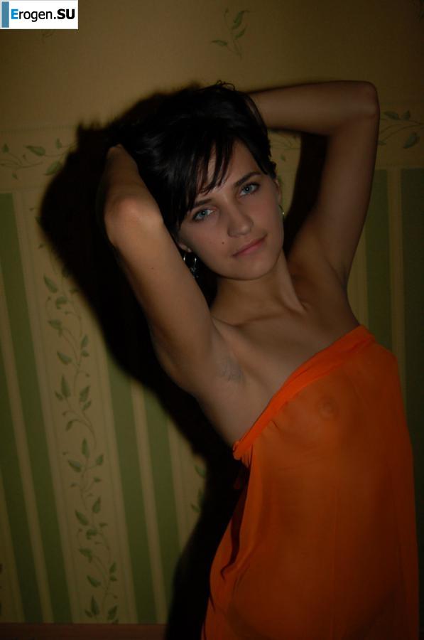 Brunette home photo session. Photo 18