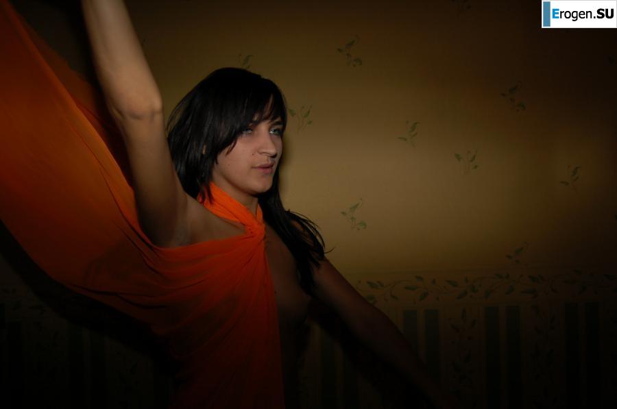 Brunette home photo session. Photo 28