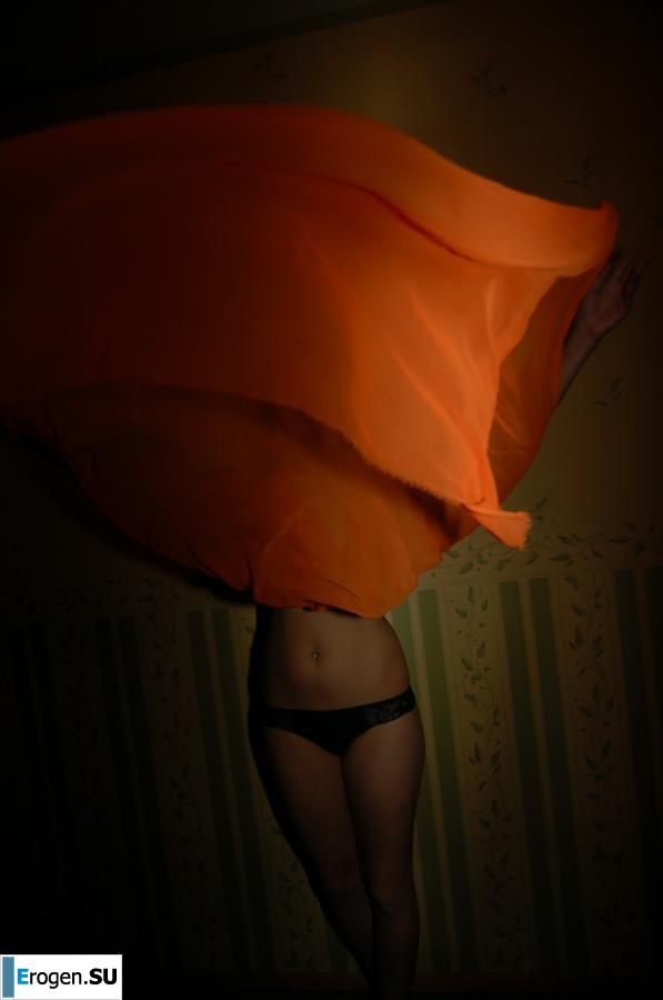 Brunette home photo session. Photo 31