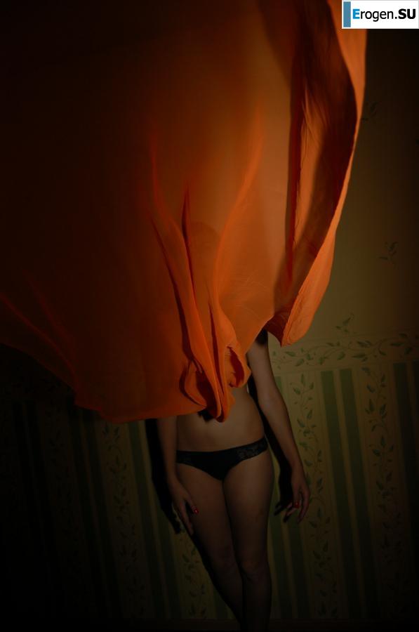 Brunette home photo session. Photo 32