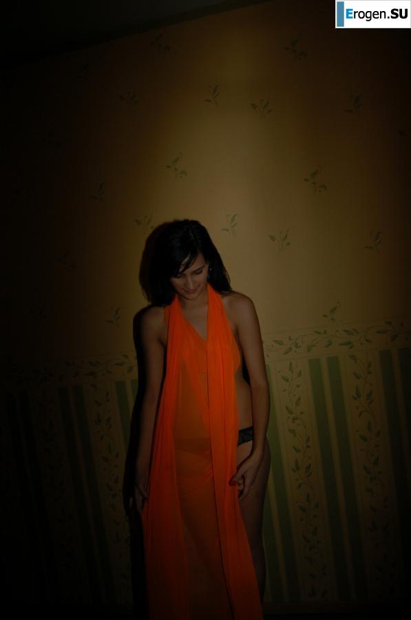 Brunette home photo session. Photo 33