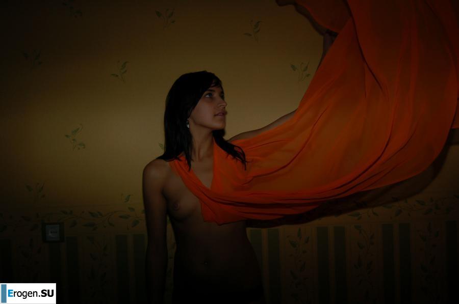 Brunette home photo session. Photo 36