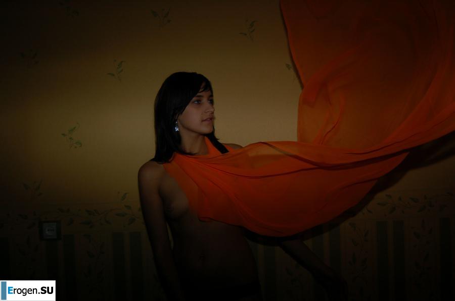 Brunette home photo session. Photo 37