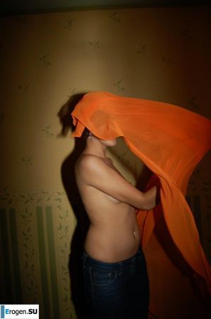 Brunette home photo session. Thumb 10