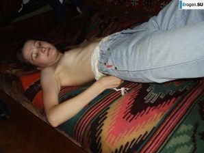 Домашние фото украинской девушки. Эскиз 26