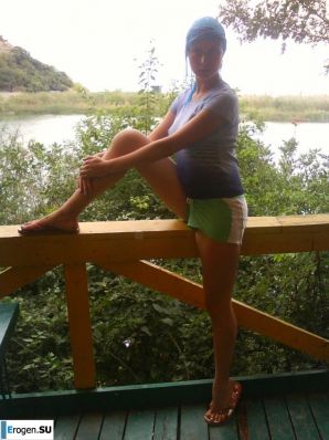 Girl and Carpet. Thumb 20