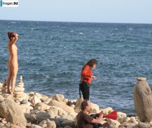 And again, hippies. Now on the beach. Thumb 32