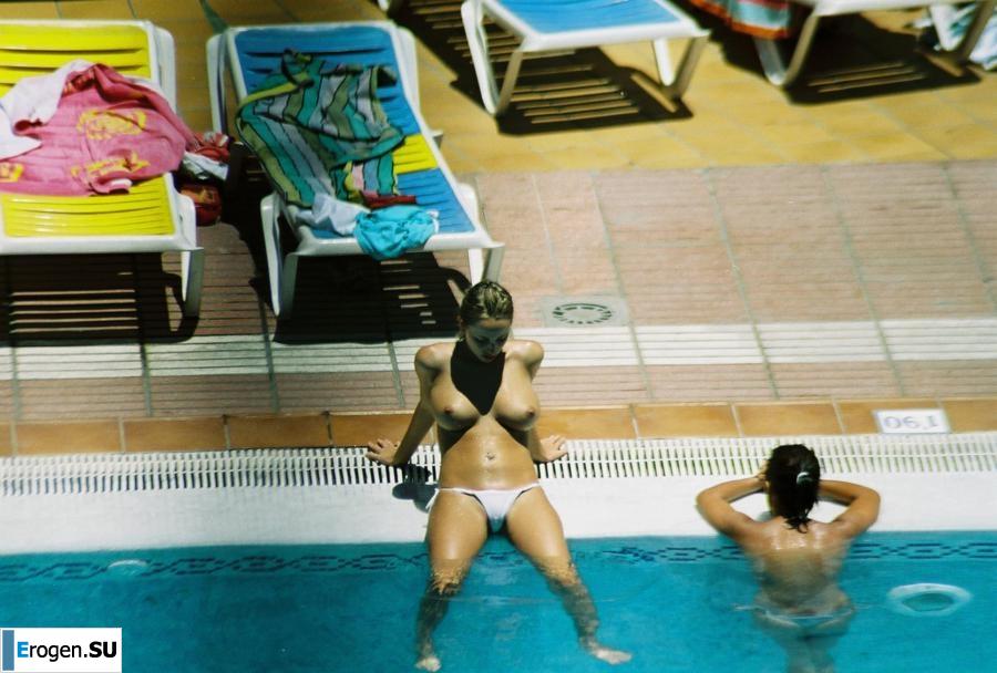 Girls sunbathe topless near the pool. Photo 12
