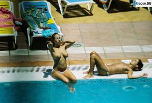 Girls sunbathe topless near the pool. Thumb 6