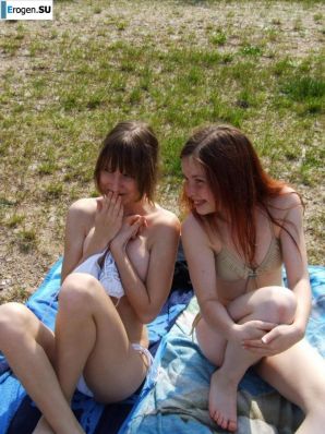 Two topless girlfriends. Thumb 10