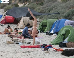 And again, hippies. Now on the beach. Part 3. Thumb 22